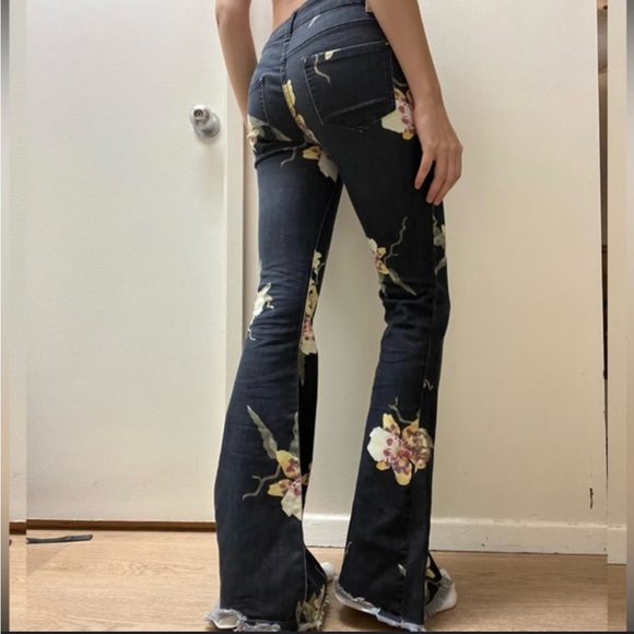 Free People Miami Nights RARE floral flare jeans size 24 unique classic boho - Picture 2 of 10
